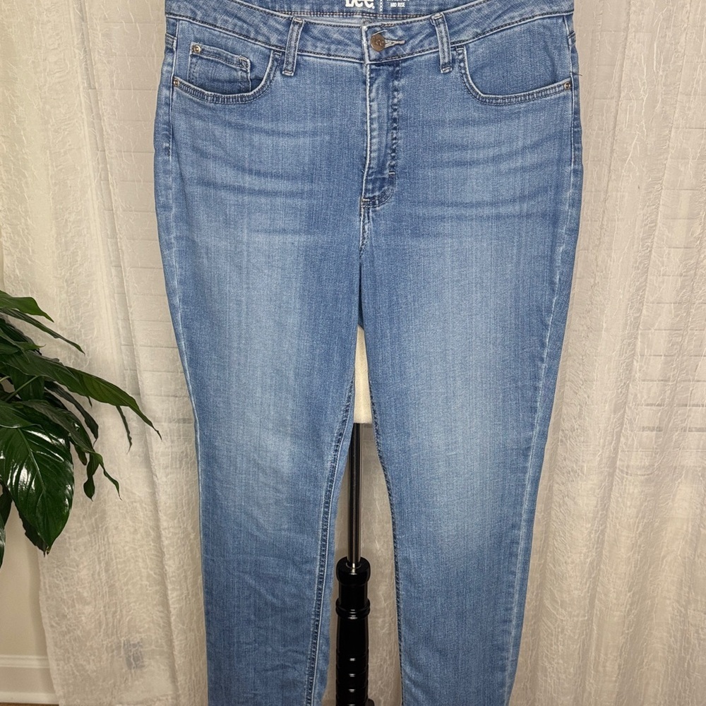 Lee Women's Denim Blue Straight Leg Jeans